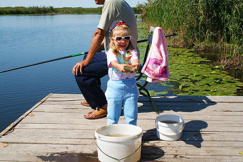 Copii la pescuit :) - img4012.jpg